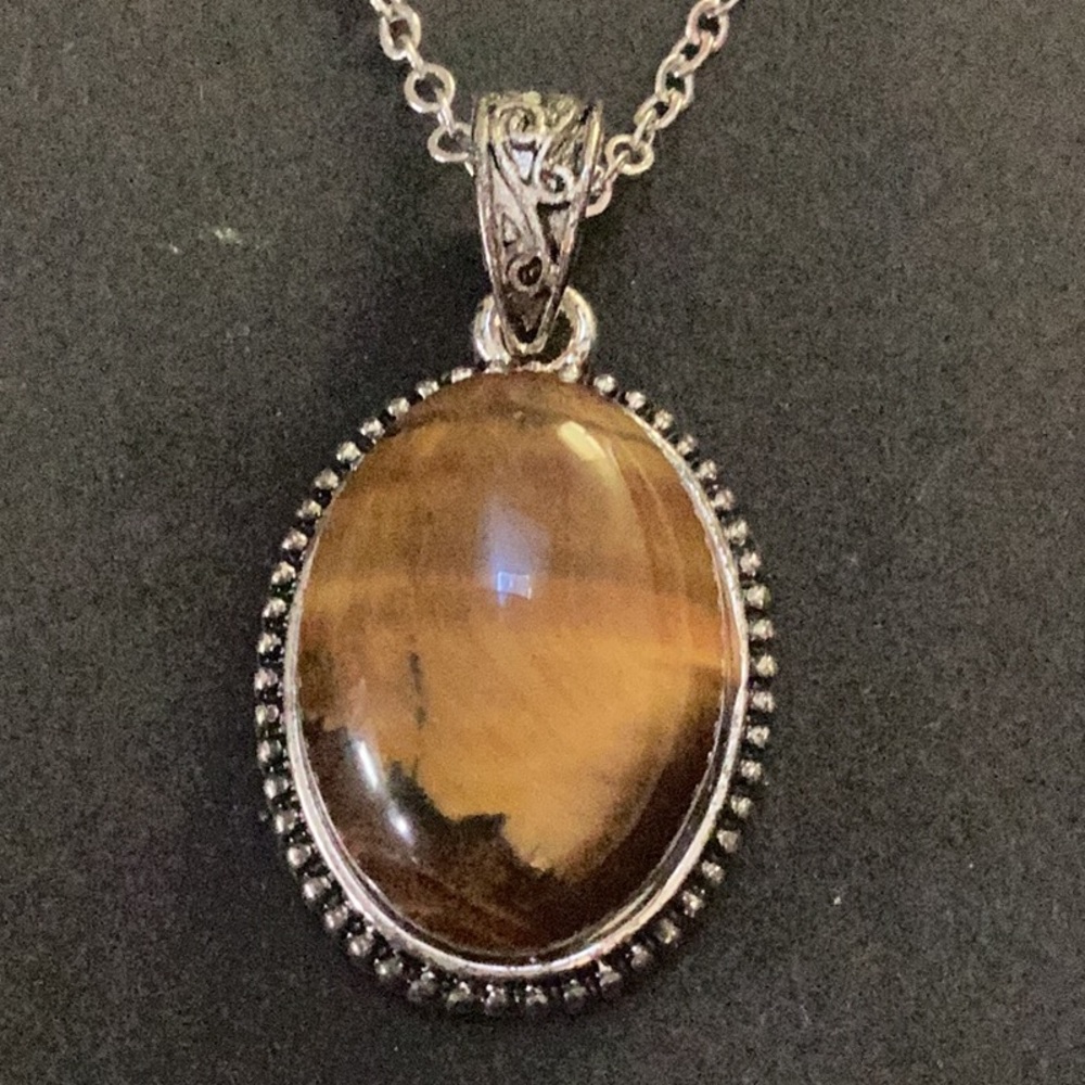 🌻New Brilliant Amber Stone Pendant Necklace So Fun to Wear Closet Must Have 🌻 - Picture 3 of 10